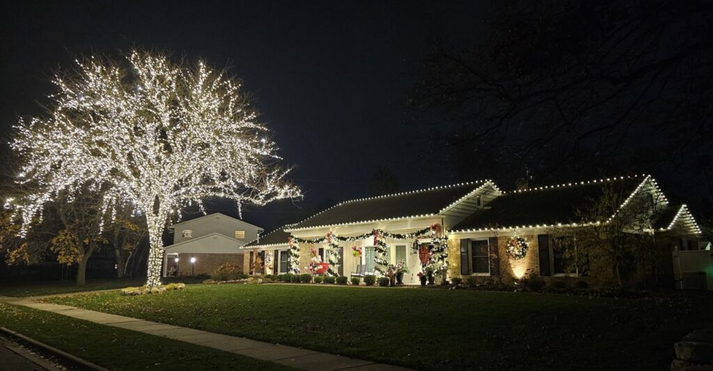 Submit Nominations for ELi&rsquo;s Second Annual Holiday Lights Contest!